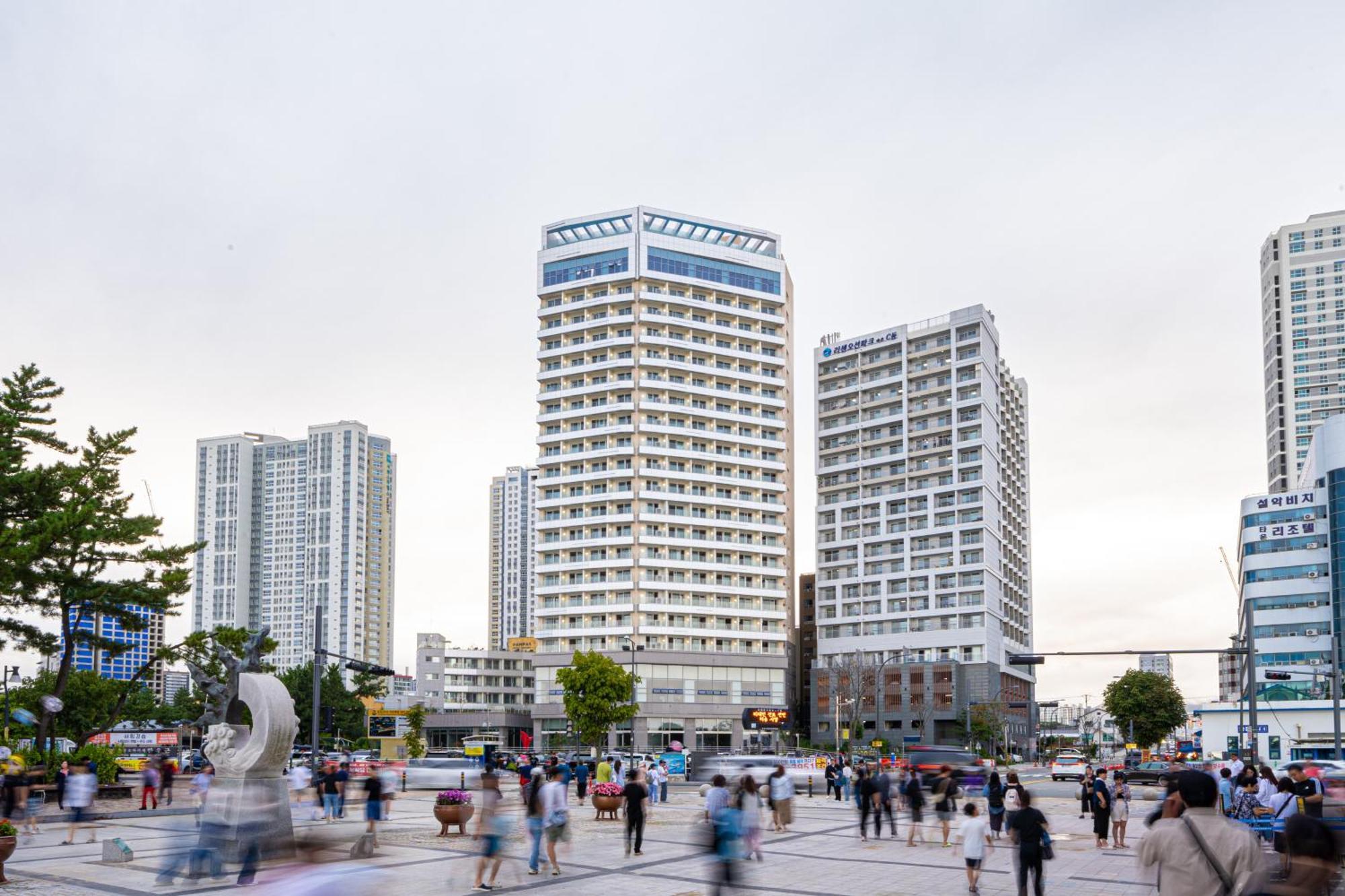 Le Collective Sokcho Beach Apartment Exterior photo