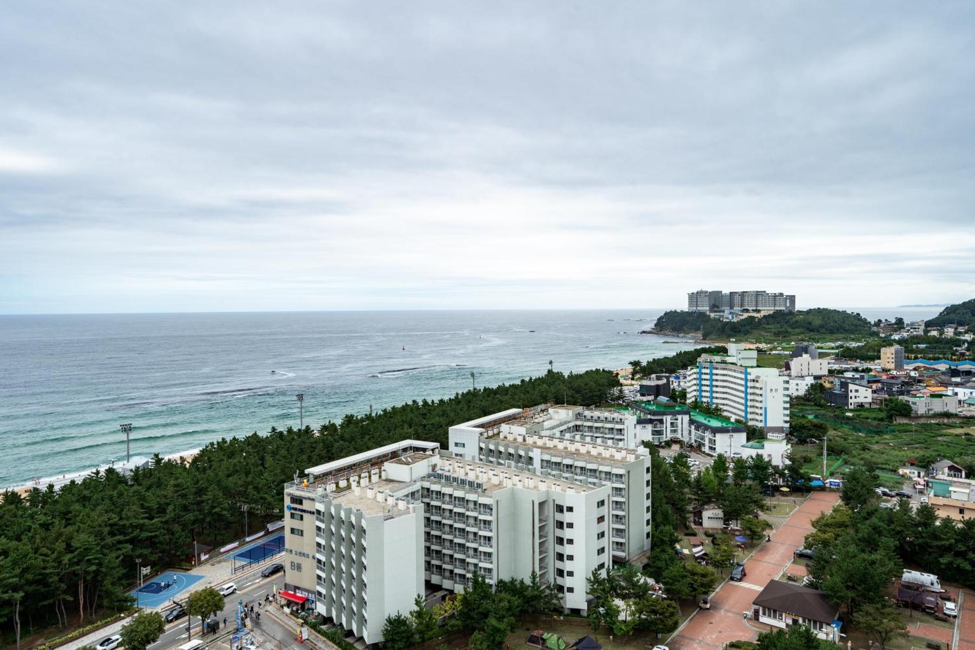 Le Collective Sokcho Beach Apartment Exterior photo